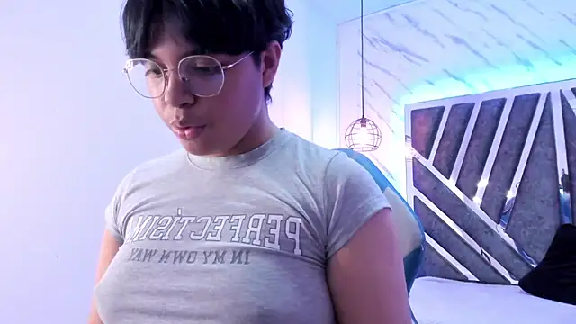 Emmapark  online show from February 2025 07:07:01 PM