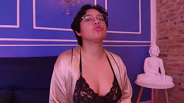 Emmapark  online show from November 2025 06:34:01 PM