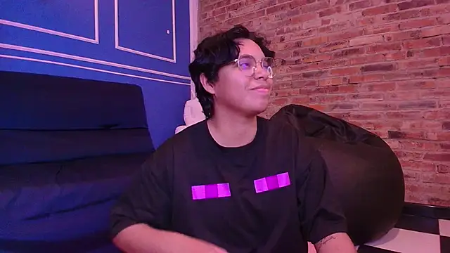 Emmapark  online show from November 2025 06:56:01 PM