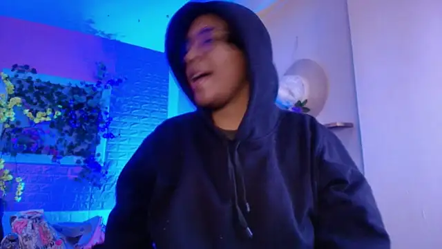 Emmapark  online show from November 2025 12:39:02 PM