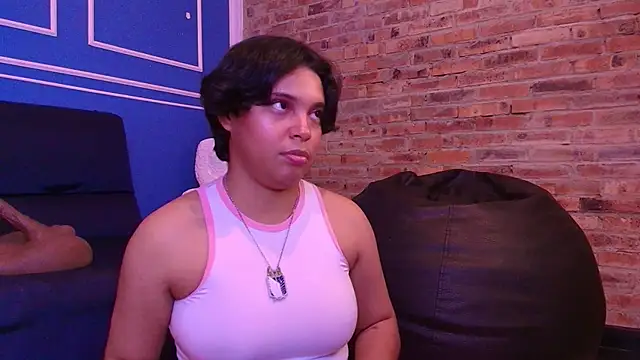 Emmapark  online show from November 2025 07:25:01 PM