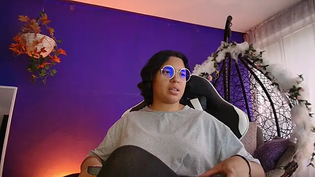 Emmapark  online show from April 2026 04:21:01 PM