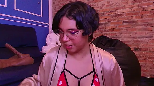 Emmapark  online show from December 2025 07:40:02 PM