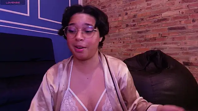 Emmapark  online show from November 2025 07:17:01 PM