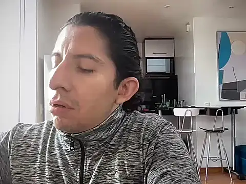 Snapshot of littlelatinhunter chatting on May 2026 02:15:01 PM littlelatinhunter online show from May 2026 02:15:01 PM
