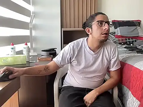 littlelatinhunter online show from December 2025 02:29:02 PM