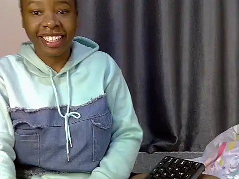 Snapshot of Novah_ chatting on July 2026 04:43:02 PM Novah online show from July 2026 04:43:02 PM