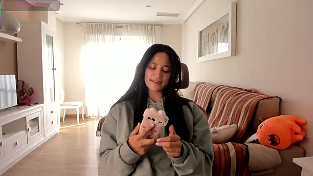 bella apont online show from November 2025 01:43:02 PM