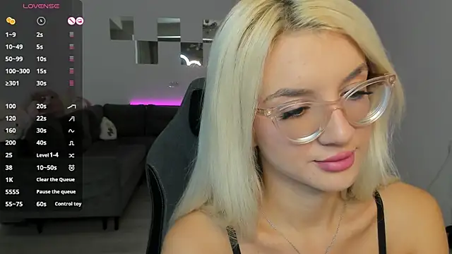 Snapshot of LovelyBianca chatting on October 2025 11:05:02 PM LovelyBianca online show from October 2025 11:05:02 PM