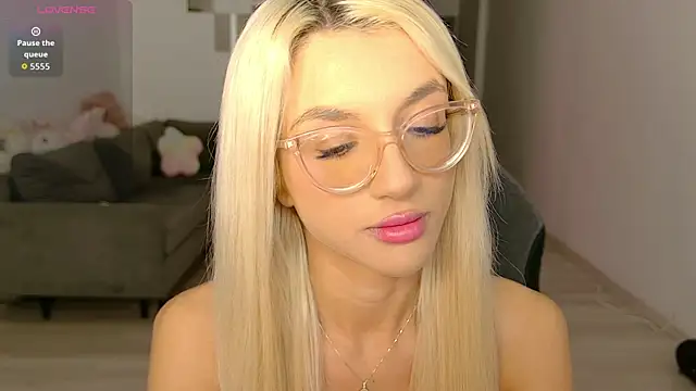 Snapshot of LovelyBianca chatting on May 2026 07:33:02 PM LovelyBianca online show from May 2026 07:33:02 PM