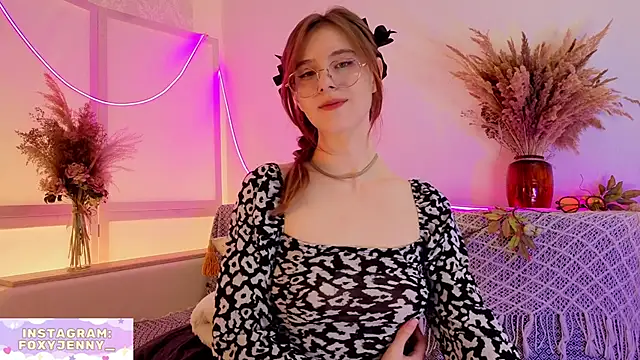 Snapshot of JennyDilly chatting on November 2025 08:24:01 PM JennyDilly online show from November 2025 08:24:01 PM