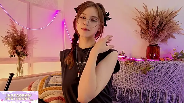 Snapshot of JennyDilly chatting on November 2025 08:31:02 PM JennyDilly online show from November 2025 08:31:02 PM