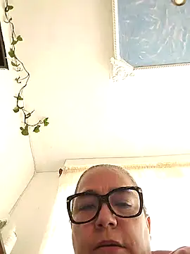 Snapshot of MARIANMILLS__ chatting on December 2024 08:13:01 PM MARIANMILLS   online show from December 2024 08:13:01 PM