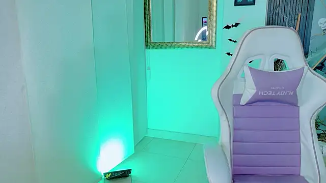 Madison Jackson online show from April 2026 07:06:02 PM