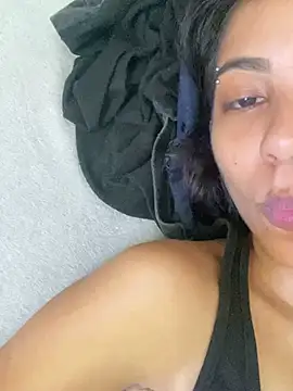 Julinhasz online show from March 2026 06:09:02 PM