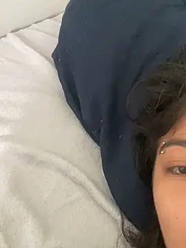 Julinhasz online show from April 2026 03:49:01 PM