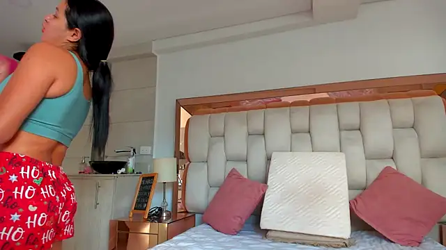 emilyparkerr01 online show from October 2025 09:47:01 PM