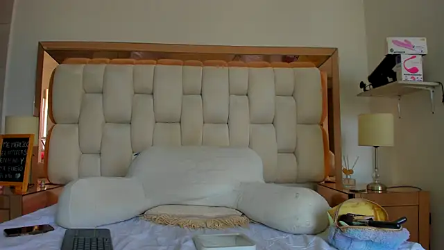 emilyparkerr01 online show from March 2025 03:23:02 PM