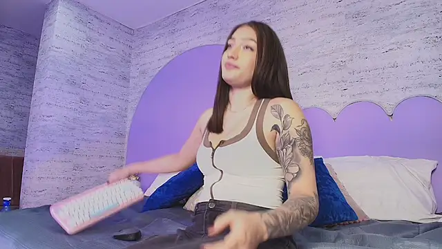 Giaa Ross online show from April 2026 07:37:02 PM