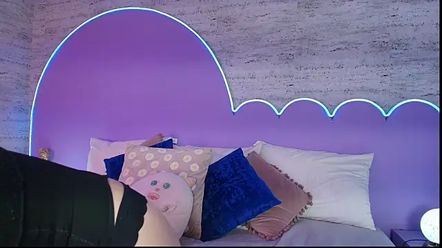 Giaa Ross online show from March 2026 07:37:01 PM