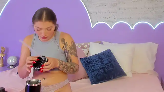 Giaa Ross online show from December 2025 07:38:01 PM