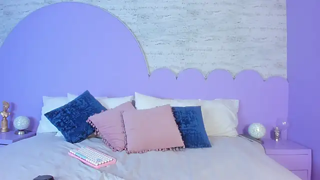 Giaa Ross online show from December 2025 07:37:01 PM