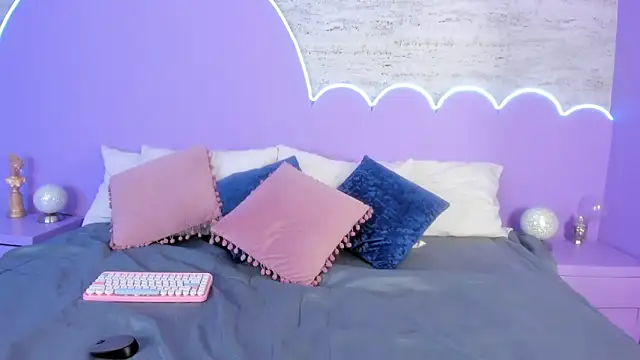 Giaa Ross online show from December 2025 07:46:01 PM