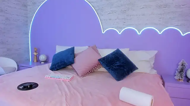 Giaa Ross online show from December 2025 07:39:02 PM