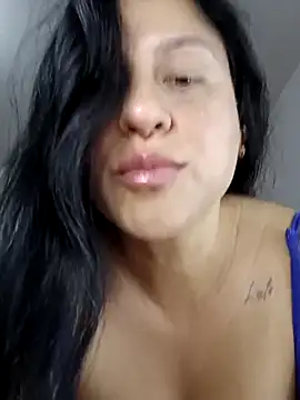 whitegirl0122 online show from December 2025 09:39:01 PM