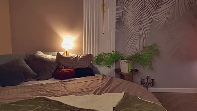 Miley Smile online show from November 2025 06:24:01 AM