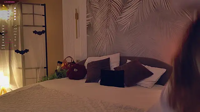 Miley Smile online show from November 2025 06:40:01 AM