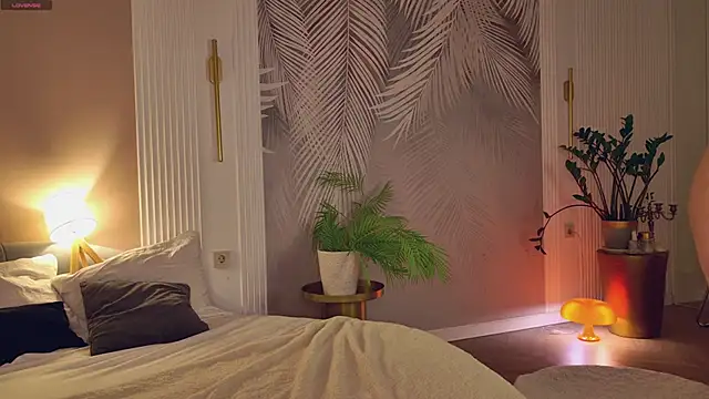 Miley Smile online show from November 2025 05:18:01 AM