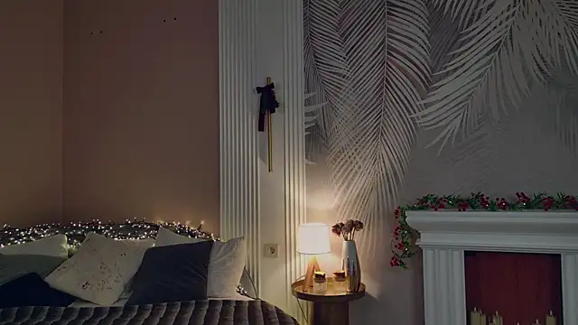 Miley Smile online show from December 2025 05:35:02 AM