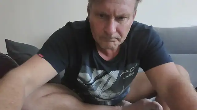 johnnym1 online show from November 2025 12:52:01 PM