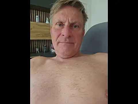 johnnym1 online show from April 2026 01:40:01 PM