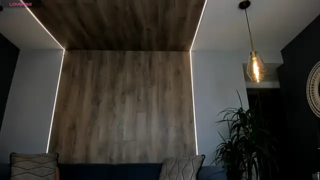 Snapshot of RoxanneHill_ chatting on June 2026 12:05:02 PM RoxanneHill online show from June 2026 12:05:02 PM