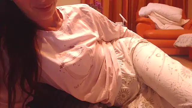 Snapshot of LovelyAndraGirl chatting on October 2025 06:50:02 PM LovelyAndraGirl online show from October 2025 06:50:02 PM