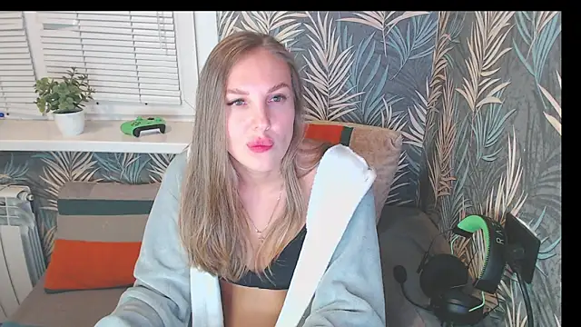 Kelly Hardy online show from February 2025 11:39:02 AM