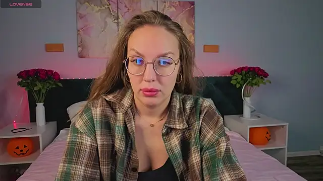 Kelly Hardy online show from November 2025 01:10:01 AM