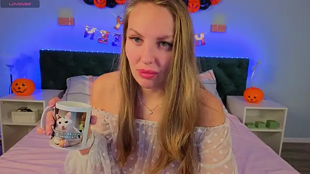 Kelly Hardy online show from October 2025 01:15:01 AM