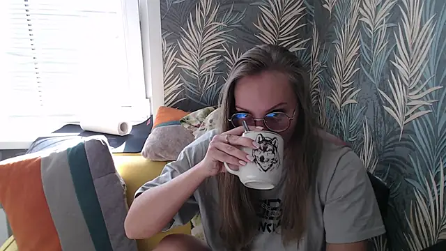 Kelly Hardy online show from September 2025 04:39:02 AM