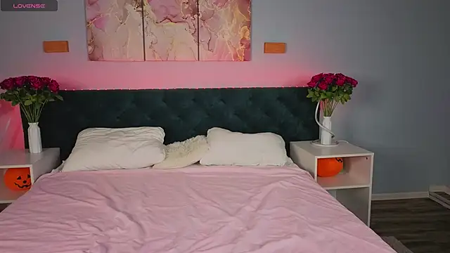 Kelly Hardy online show from November 2025 12:59:02 AM