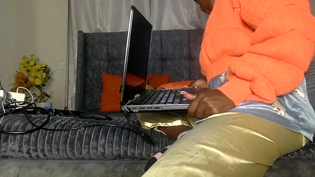 t-NaughtyLicia online show from April 2026 03:00:02 AM