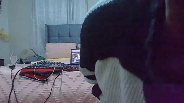 t-NaughtyLicia online show from April 2026 02:05:01 AM