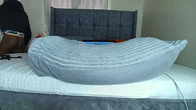 t-NaughtyLicia online show from December 2025 09:15:01 AM