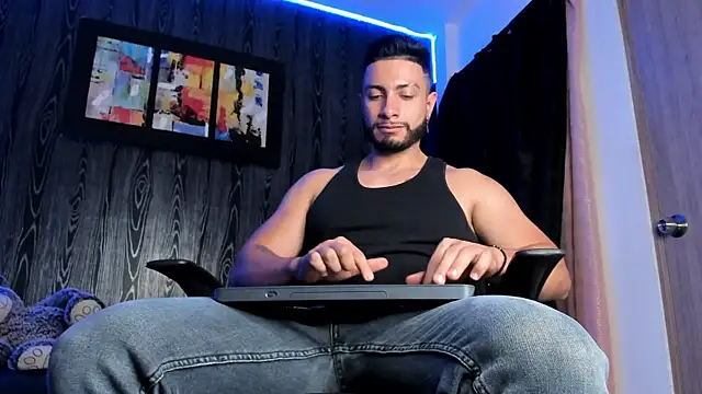 Snapshot of Mark_Buffet02 chatting on February 2025 03:49:01 PM Mark Buffet02 online show from February 2025 03:49:01 PM