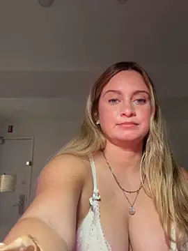 Sophie Raegan online show from March 2026 06:48:01 PM