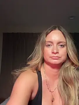 Sophie Raegan online show from December 2025 08:40:02 AM