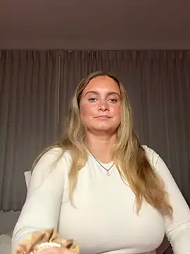 Sophie Raegan online show from April 2026 04:47:02 AM