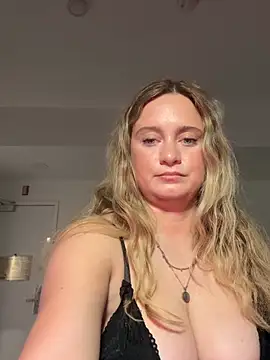 Sophie Raegan online show from March 2026 07:10:01 PM